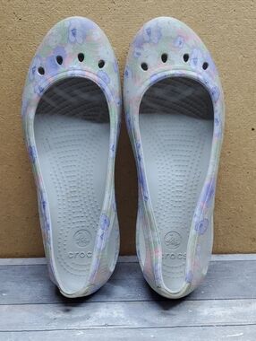 CROCS Women's Kadee Pastel Floral Ballet Flats in Lavender, Pink & Mint Size W 6